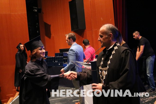 FPMOZ: Pogledajte tko je sve danas dobio diplomu na svečanoj promociji diplomanata