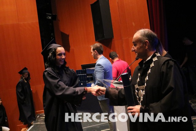 FPMOZ: Pogledajte tko je sve danas dobio diplomu na svečanoj promociji diplomanata