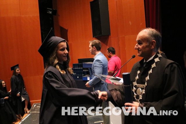 FPMOZ: Pogledajte tko je sve danas dobio diplomu na svečanoj promociji diplomanata