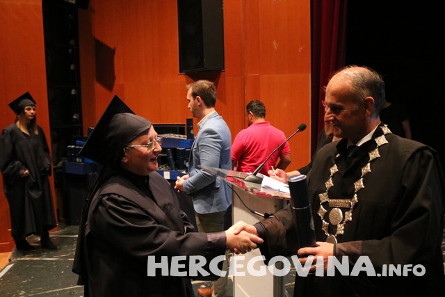 FPMOZ: Pogledajte tko je sve danas dobio diplomu na svečanoj promociji diplomanata