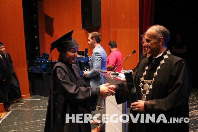 FPMOZ: Pogledajte tko je sve danas dobio diplomu na svečanoj promociji diplomanata