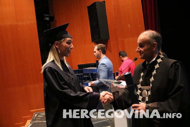 FPMOZ: Pogledajte tko je sve danas dobio diplomu na svečanoj promociji diplomanata