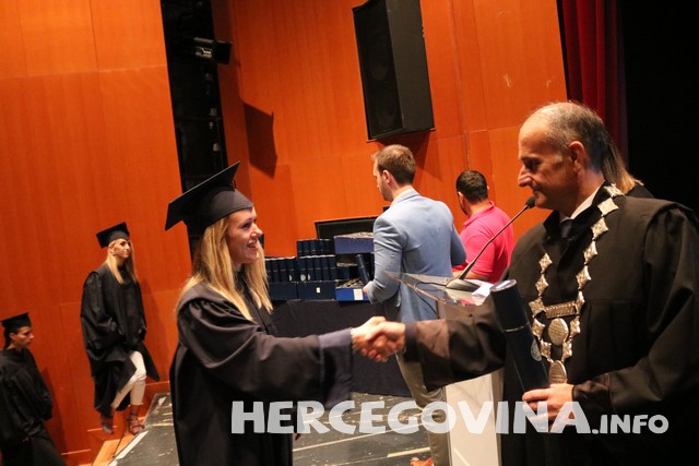 FPMOZ: Pogledajte tko je sve danas dobio diplomu na svečanoj promociji diplomanata