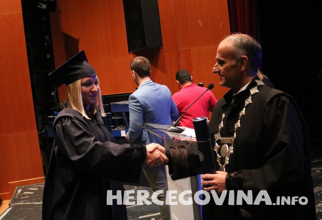 FPMOZ: Pogledajte tko je sve danas dobio diplomu na svečanoj promociji diplomanata