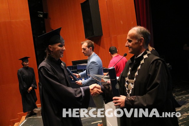 FPMOZ: Pogledajte tko je sve danas dobio diplomu na svečanoj promociji diplomanata