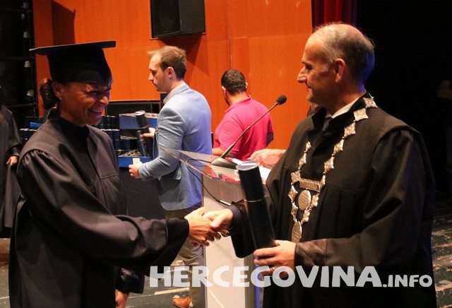 FPMOZ: Pogledajte tko je sve danas dobio diplomu na svečanoj promociji diplomanata