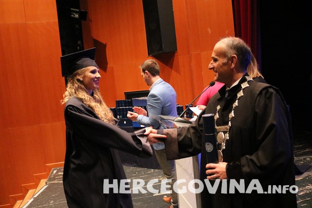 FPMOZ: Pogledajte tko je sve danas dobio diplomu na svečanoj promociji diplomanata