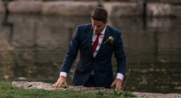 Mladoženja pred šokiranom mladenkom skočio u rijeku 