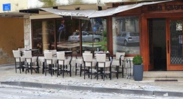 Ljubuški: Obrušila se fasada sa zgrade, gosti kafića se spasili