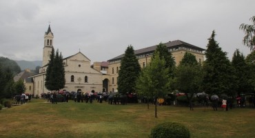 Rama: Tisuće vjernika proslavilo rođendan Majke od milosti na Šćitu 