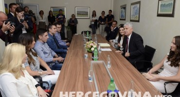 dr. Dragan Čović, Dragan Čović, studenti