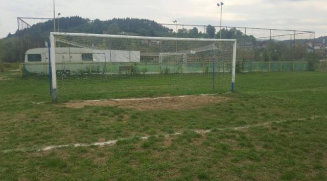 Bosanskohercegovački stadioni u statusu bara, njiva i močvara