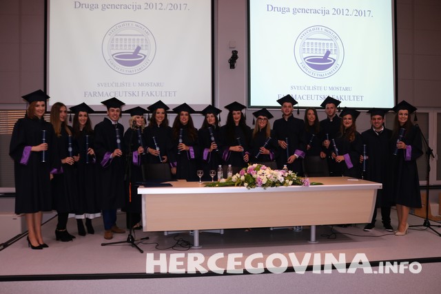 Pogledajte tko je sve dobio diplomu na svečanoj promociji diplomanata Farmaceutskog fakulteta