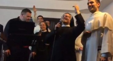Svećenici i časne sestre zapjevali Bosno moja i digli sve na noge