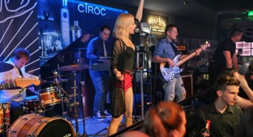 Mostar: Brucoši u Pink Pantheru pjevali stihove Jelene Rozge