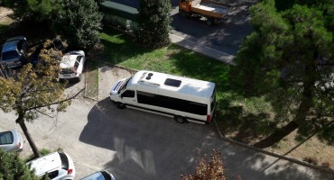 Mostar: Kako jednim vozilom zauzeti tri parkirna mjesta?