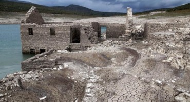 Iz Bilećkog jezera izronilo cijelo naselje