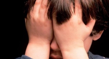 Dječak upucao u glavu trogodišnjeg brata