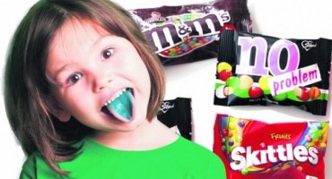 Slatkiši koji boje jezik su opasni za djecu