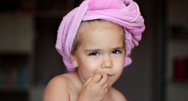 Što trebamo učiniti kada dijete grize nokte?