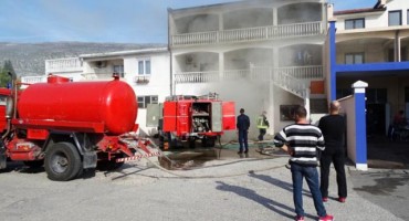 Mostar: Izgorjela garaža u kojoj su se nalazili automobil i autosjedišta