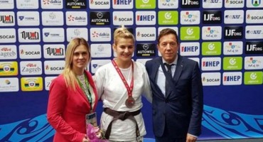 Aleksandra Samardžić osvojila srebro na juniorskom SP u Zagrebu