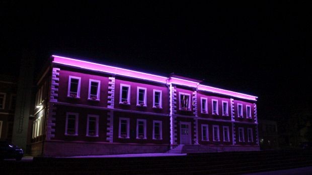 Danas je Srednja škola 'Silvije Strahimir Kranjčević' osvijetlila pročelje 