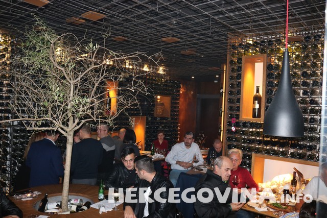 Restoran Wine Bar Regina Međugorje:Fantastičan početak vikenda uz Ivu Jurića i Matu Milićevića 