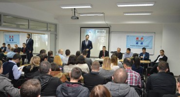 Održana javna tribina/panel „Mladi poduzetnici – prilika za razvoj Bosne i Hercegovine“ u Travniku 