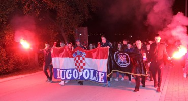 Dugopolje: Kolona sjećanja na žrtve Vukovara i Škabrnje.