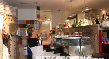 Restoran Wine Bar Regina Međugorje:Pogledajte čudesnog pizza majstora iz Italije