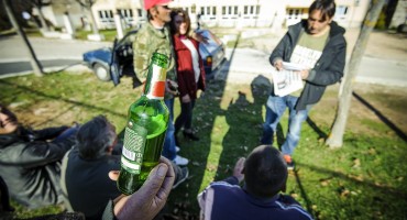 U ovom mjestu momci više vole gajbu pive nego žene, brak i djecu?! 'Šta se ne ženimo? A koja će doć ode, brajo?