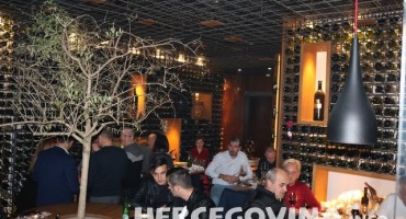 Restoran Wine Bar Regina Međugorje:Fantastičan početak vikenda uz Ivu Jurića i Matu Milićevića 
