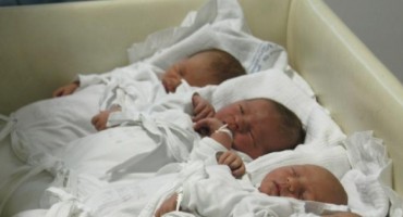Medicinsko čudo: Mostarac i Mostarka dobili jednojajčane trojke