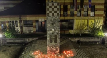  Paljenje svijeća u znak sjećanja na žrtve Vukovara