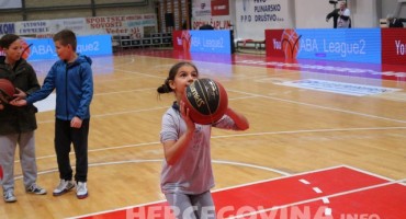 Pogledajte tko je osvojio nagradu u poluvremenu utakmice HKK Zrinjski-KK Lovćen