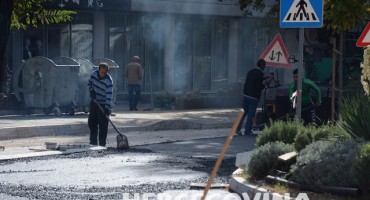 Mostar: Kružni tok na raskrižju ulica Stjepana Radića i kralja Tvrtka dobio asfalt