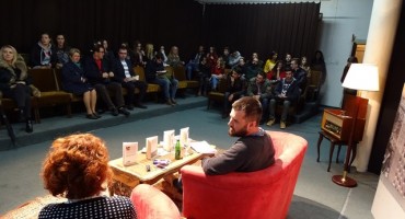 Pun “Studio 64” na “Književnom mostu”  s Alminom Kaplanom, u petak “Ajmo na fuka”