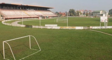 Nova bizarna scena u bosanskohercegovačkom nogometu: Igrači Jedinstva sjeli na travnjak zbog prosvjeda