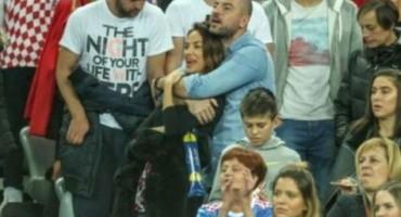 Nakon što je pljuvala Hrvate iz BiH prije dvije godine Tatjana Jurić sada ljubi jednog takvog