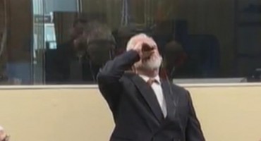 Slobodan Praljak popio otrov, prekinuta sjednica