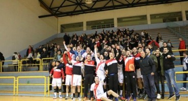 hmrk zrinjski slavi pobjedu