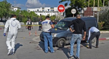Teroristički napad u Tunisu, ranjena dva policajca
