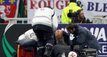 Užas u Lyonu: Nogometaš ostao nepomičan ležati na terenu