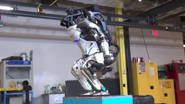 Vojni robot koji ulijeva strah u kosti