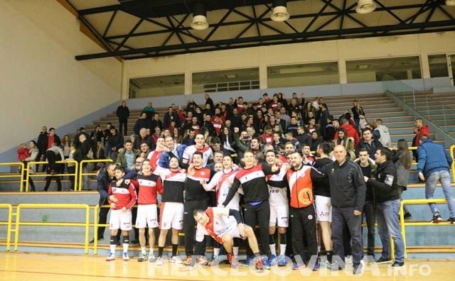 hmrk zrinjski slavi pobjedu