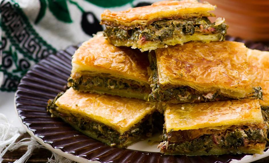 Grčka pita sa sirom i špinatom je odlična ideja za brzu večeru