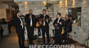 Restoran Wine Bar Regina Međugorje: Klapa Kampanel oduševila na prezentaciji vinarije AG 
