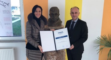 FPMOZ: Dekan Mario Vasilj uručio zahvalnicu Mirjani Paponja