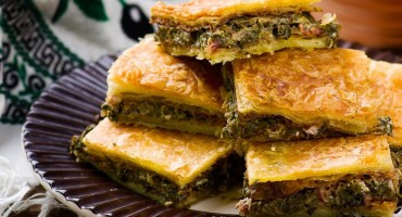 Grčka pita sa sirom i špinatom je odlična ideja za brzu večeru
